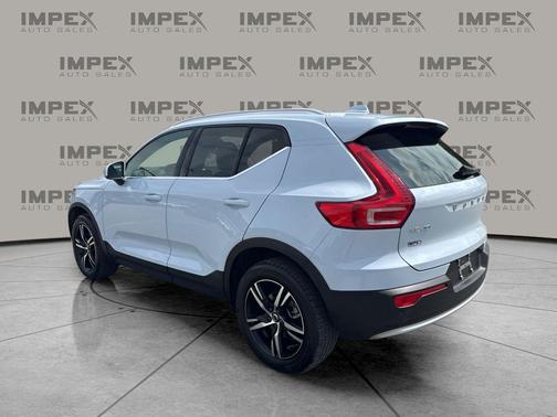Cloud Blue 2025 Volvo XC40 B5 Core Bright Theme