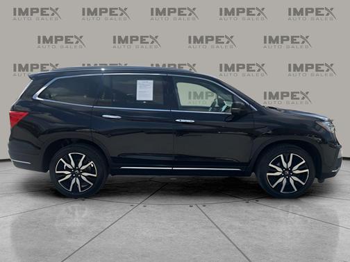 Crystal Black Pearl 2022 Honda Pilot Touring 8-Passenger