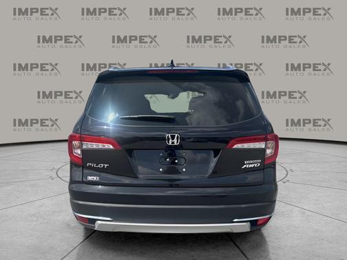 Crystal Black Pearl 2022 Honda Pilot Touring 8-Passenger