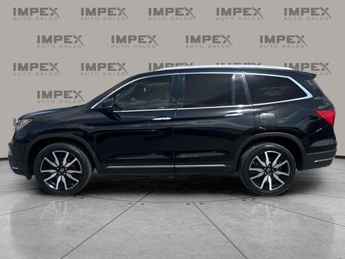Crystal Black Pearl 2022 Honda Pilot Touring 8-Passenger