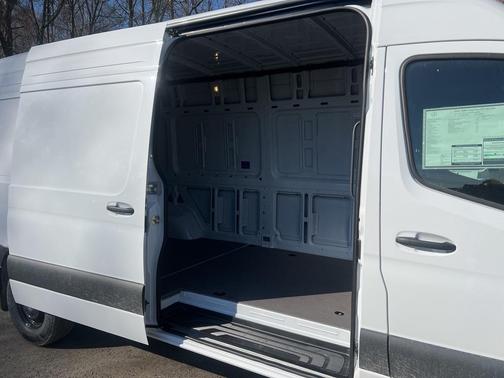 2025 Mercedes-Benz Sprinter 2500 High Roof