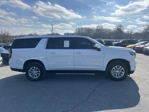 2023 Chevrolet Suburban LS