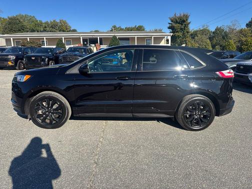 Agate Black Metallic 2024 Ford Edge SE
