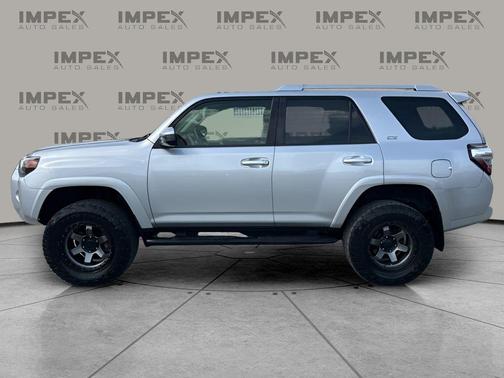 Classic Silver Metallic 2016 Toyota 4Runner SR5