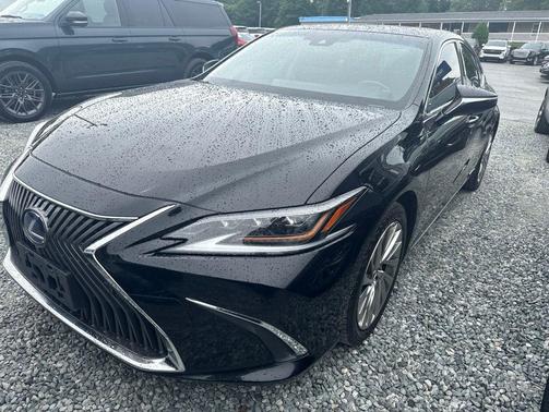 Obsidian 2019 Lexus ES 300h Luxury