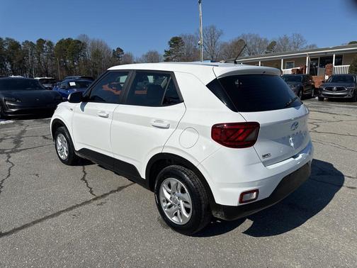 2025 Hyundai VENUE SE