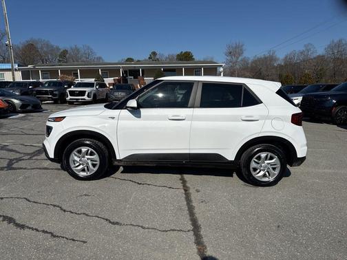 2025 Hyundai VENUE SE