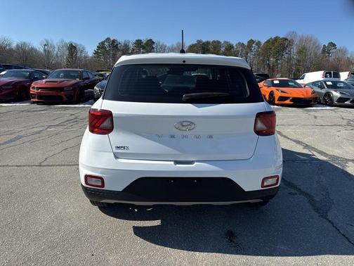 2025 Hyundai VENUE SE