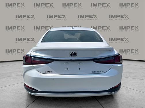 2025 Lexus ES 300h Luxury
