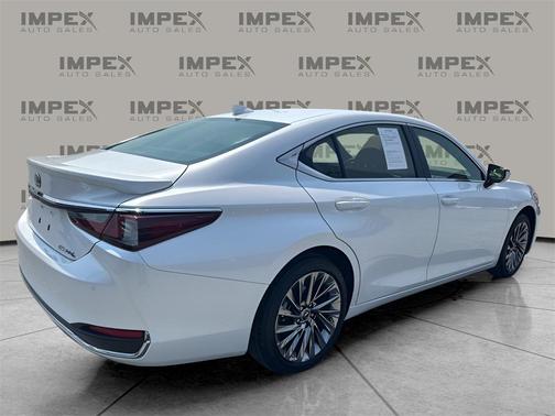 2025 Lexus ES 300h Luxury