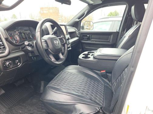 2021 RAM 3500 Tradesman Crew Cab 4x4 8' Box