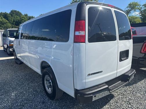 Summit White 2025 Chevrolet Express 3500 RWD 3500 Extended Wheelbase LT