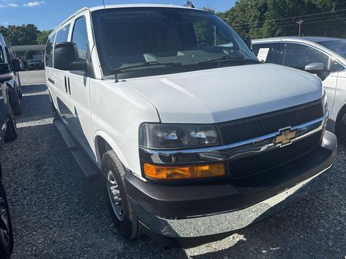 Summit White 2025 Chevrolet Express 3500 RWD 3500 Extended Wheelbase LT