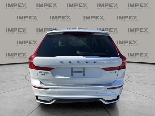 2025 Volvo XC60 B5 Ultra