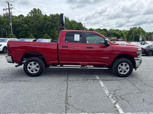 Molten Red Pearlcoat 2026 RAM 2500 Big Horn Crew Cab 4x4 6'4' Box