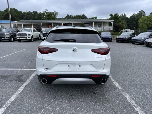 Photo 4 of 39 of 2018 Alfa Romeo Stelvio Ti