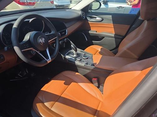 Vulcano Black Metallic 2019 Alfa Romeo Giulia Base