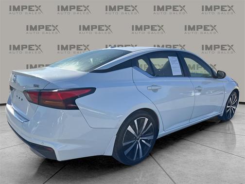 2021 Nissan Altima SR FWD