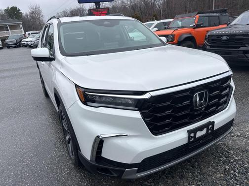 2024 Honda Pilot Touring 8-Passenger