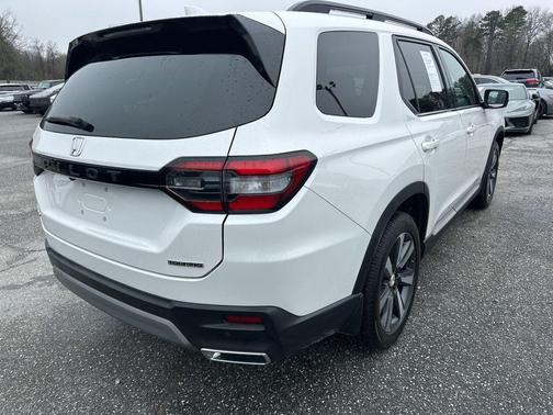 2024 Honda Pilot Touring 8-Passenger