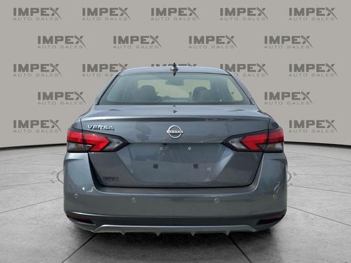 Gun Metallic 2025 Nissan Versa 1.6 SV