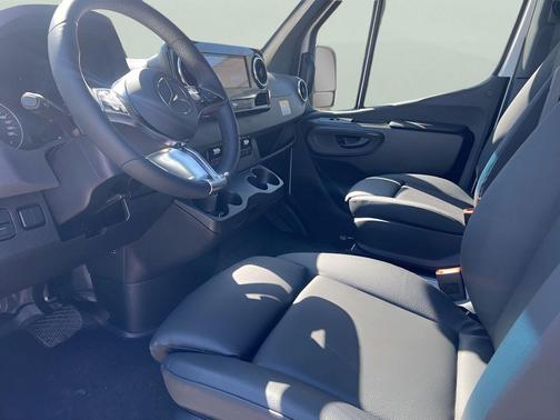 2025 Mercedes-Benz Sprinter 2500 High Roof