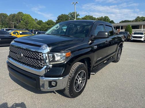 Midnight Black Metallic 2019 Toyota Tundra SR5