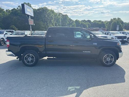 Midnight Black Metallic 2019 Toyota Tundra SR5