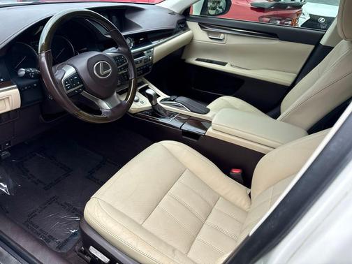 Eminent White Pearl 2016 Lexus ES 350 Base