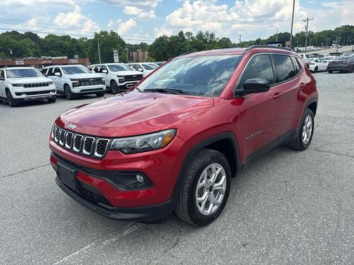 Red Hot Pearlcoat 2025 Jeep Compass Latitude