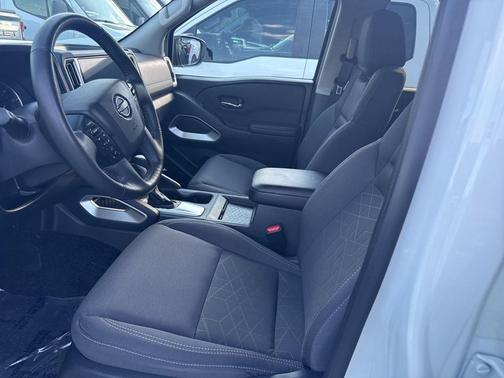 Glacier White 2025 Nissan Frontier SV