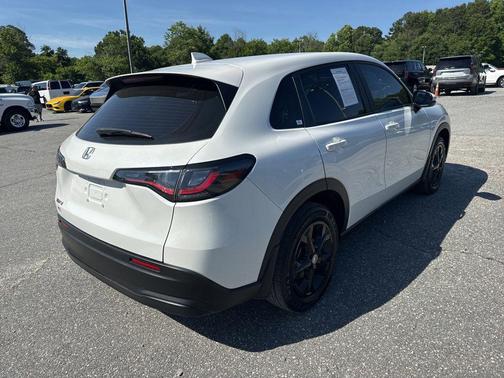 Platinum White Pearl 2023 Honda HR-V LX