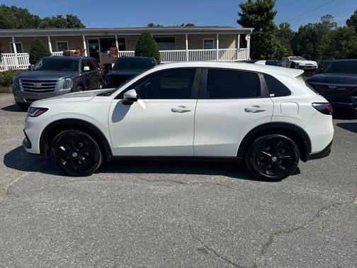 Platinum White Pearl 2023 Honda HR-V LX