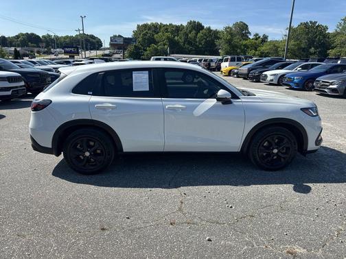 Platinum White Pearl 2023 Honda HR-V LX