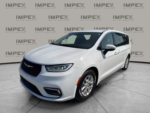 Bright White Clearcoat 2023 Chrysler Pacifica Touring L