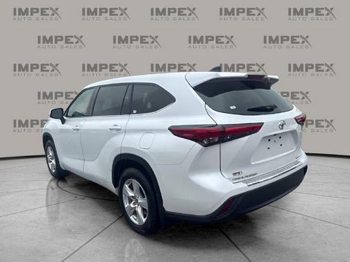 Wind Chill Pearl 2022 Toyota Highlander LE