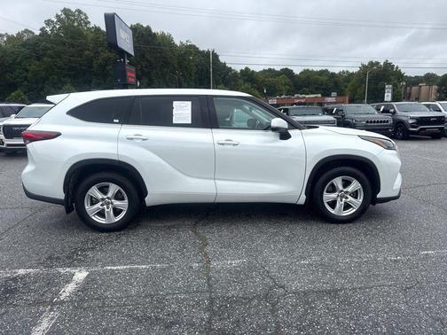 Wind Chill Pearl 2022 Toyota Highlander LE