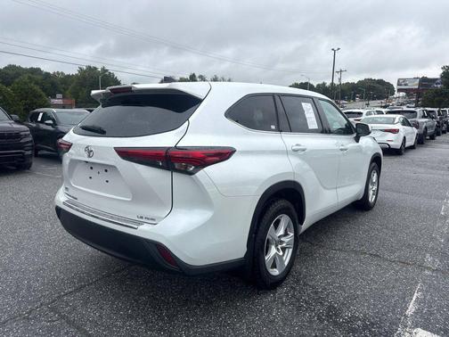 Wind Chill Pearl 2022 Toyota Highlander LE