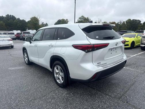 Wind Chill Pearl 2022 Toyota Highlander LE