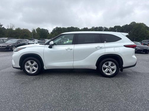 Wind Chill Pearl 2022 Toyota Highlander LE