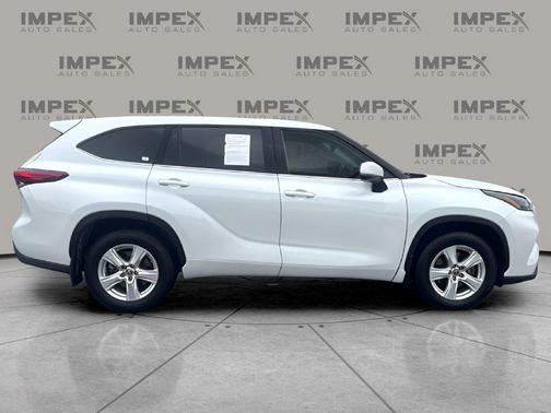 Wind Chill Pearl 2022 Toyota Highlander LE