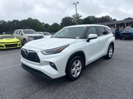 Wind Chill Pearl 2022 Toyota Highlander LE