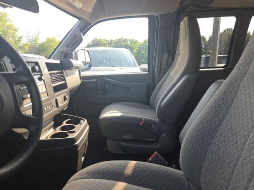 Summit White 2025 Chevrolet Express 3500 RWD 3500 Extended Wheelbase LT