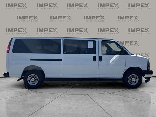Summit White 2025 Chevrolet Express 3500 RWD 3500 Extended Wheelbase LT