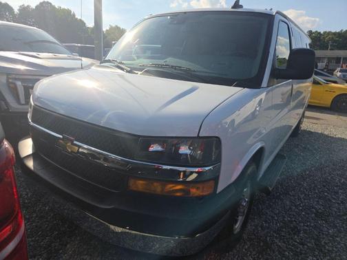 Summit White 2025 Chevrolet Express 3500 RWD 3500 Extended Wheelbase LT