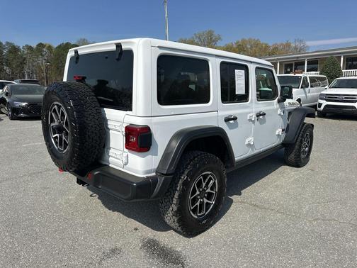 Bright White Clearcoat 2025 Jeep Wrangler Rubicon