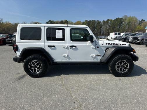 Bright White Clearcoat 2025 Jeep Wrangler Rubicon