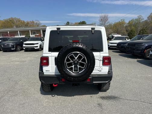 Bright White Clearcoat 2025 Jeep Wrangler Rubicon