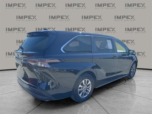 2023 Toyota Sienna LE