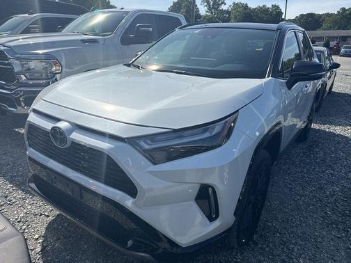 Wind Chill Pearl/Midnight Black Metallic 2025 Toyota RAV4 Hybrid SE